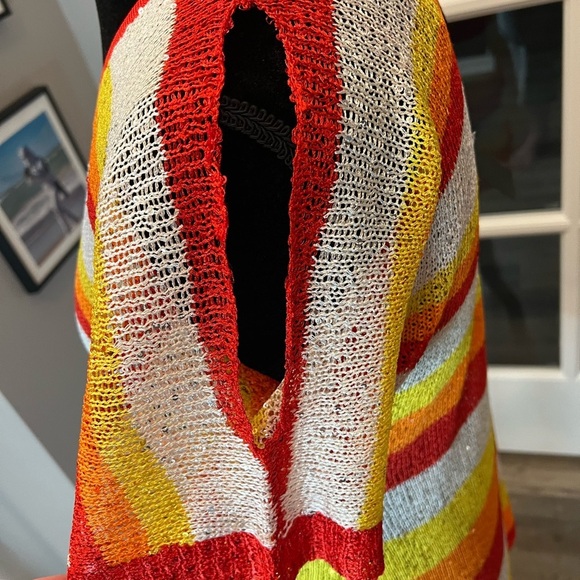 Dolce Cabo micro mesh sequined striped v neck cold shoulder top sz M NWT - Picture 3 of 10